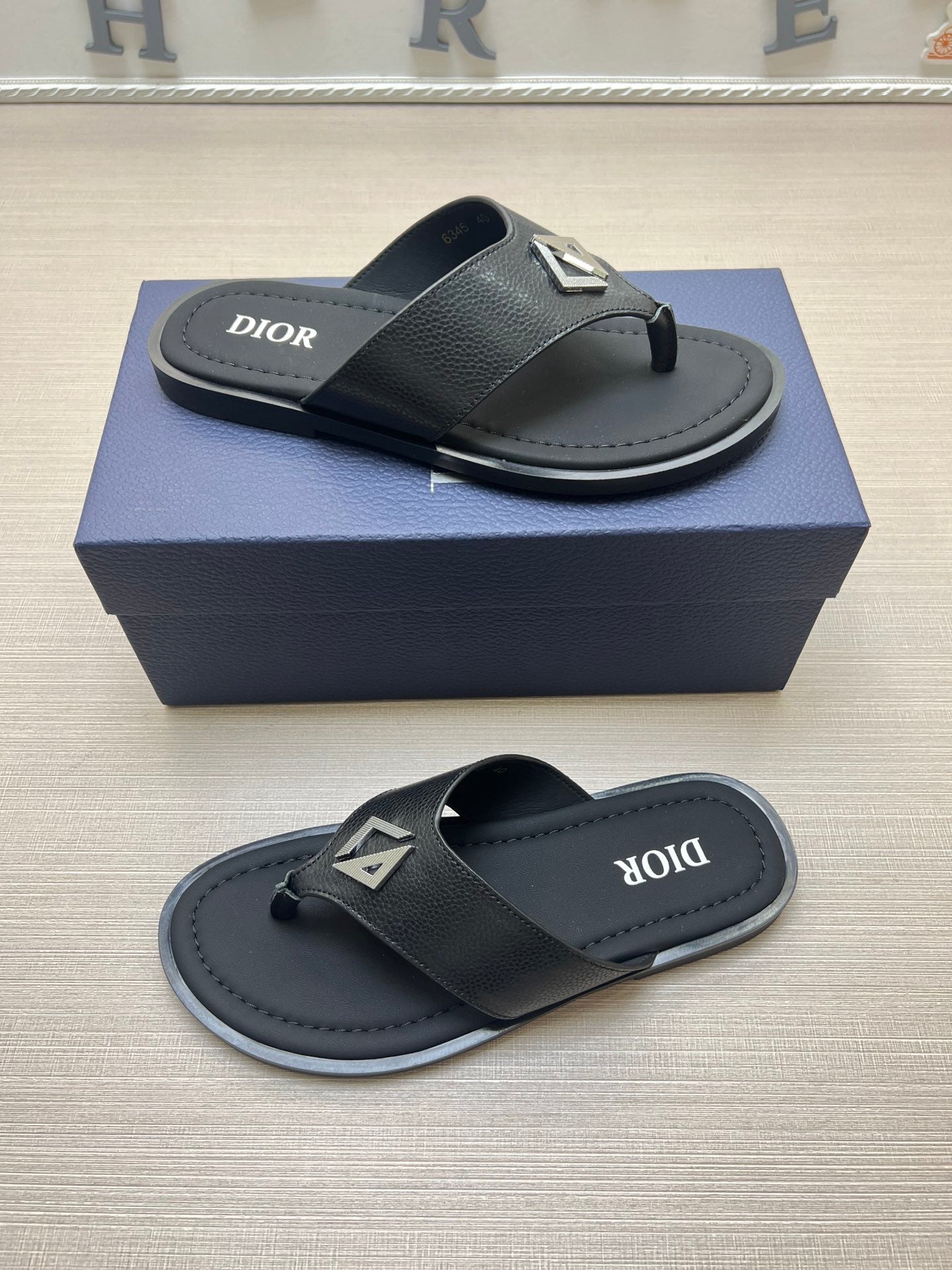 54D77ZDE Stylish slippers