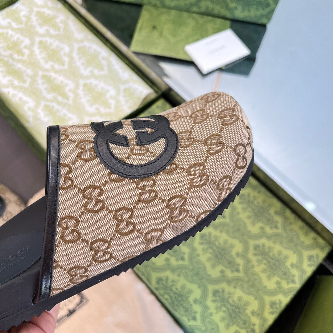 2YB26ZDE Stylish Slippers