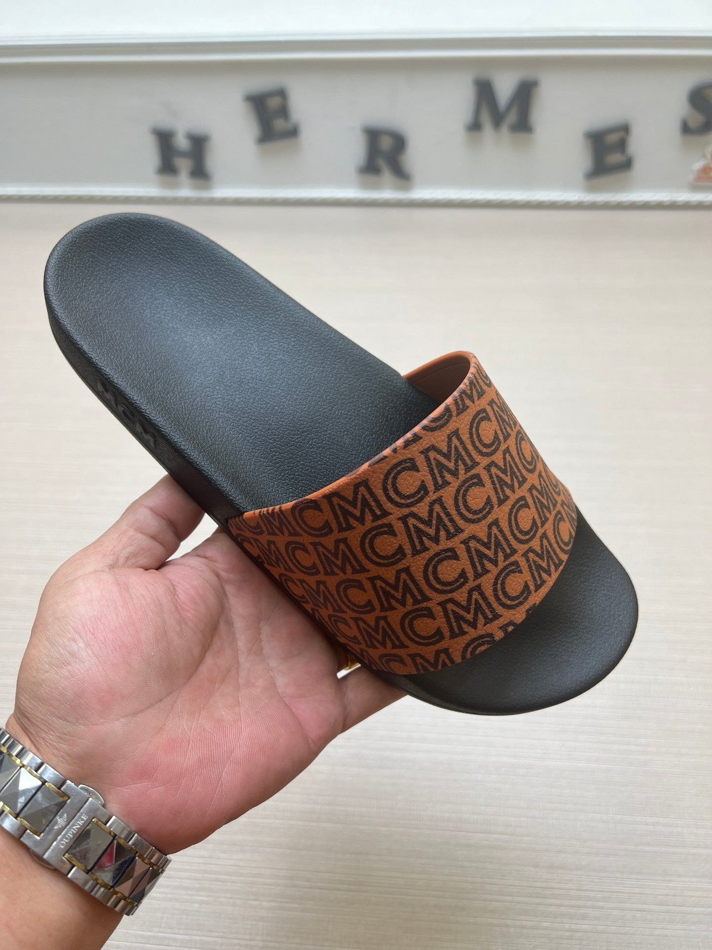 54M45ZDE Stylish slippers