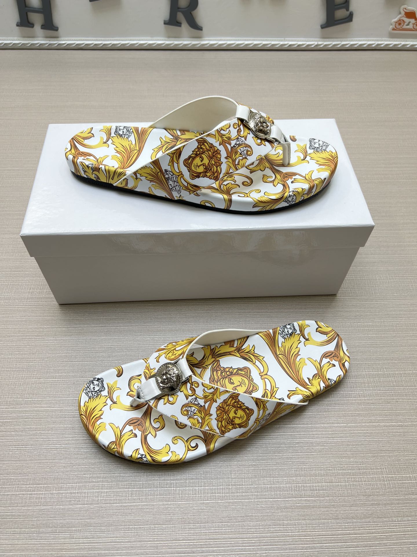 54V96ZDE Stylish slippers