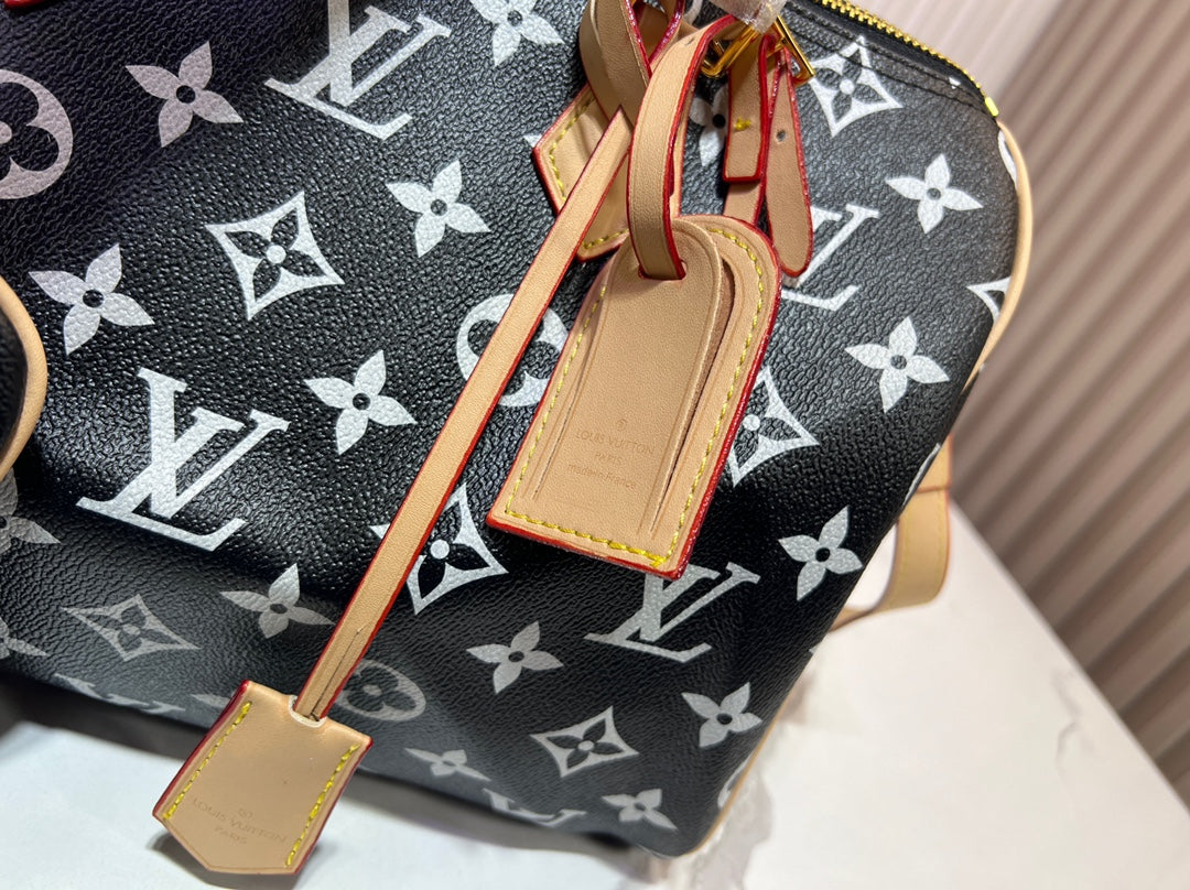155XE17BDE Stylish leather bag