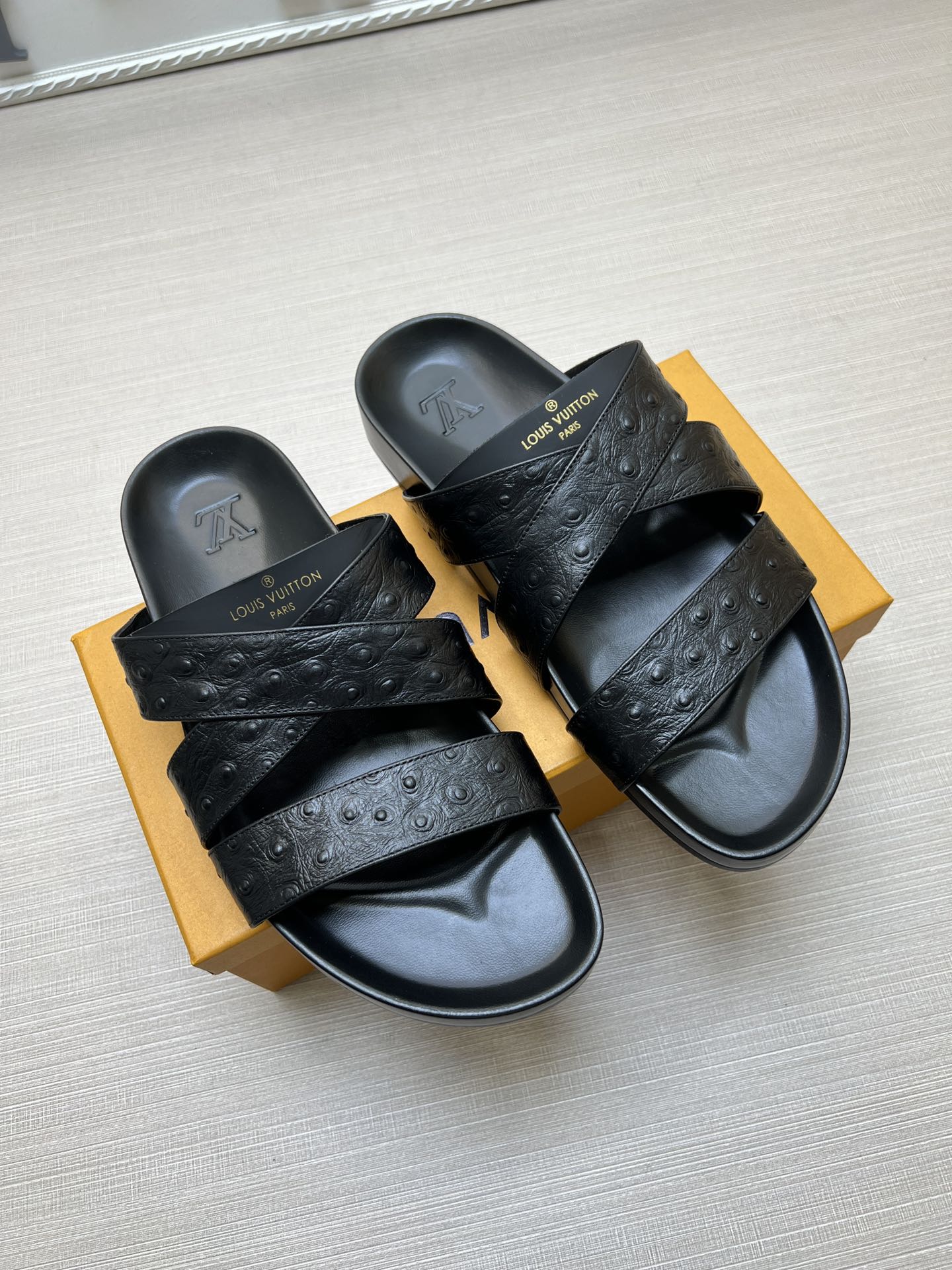 54E89ZDE Stylish slippers