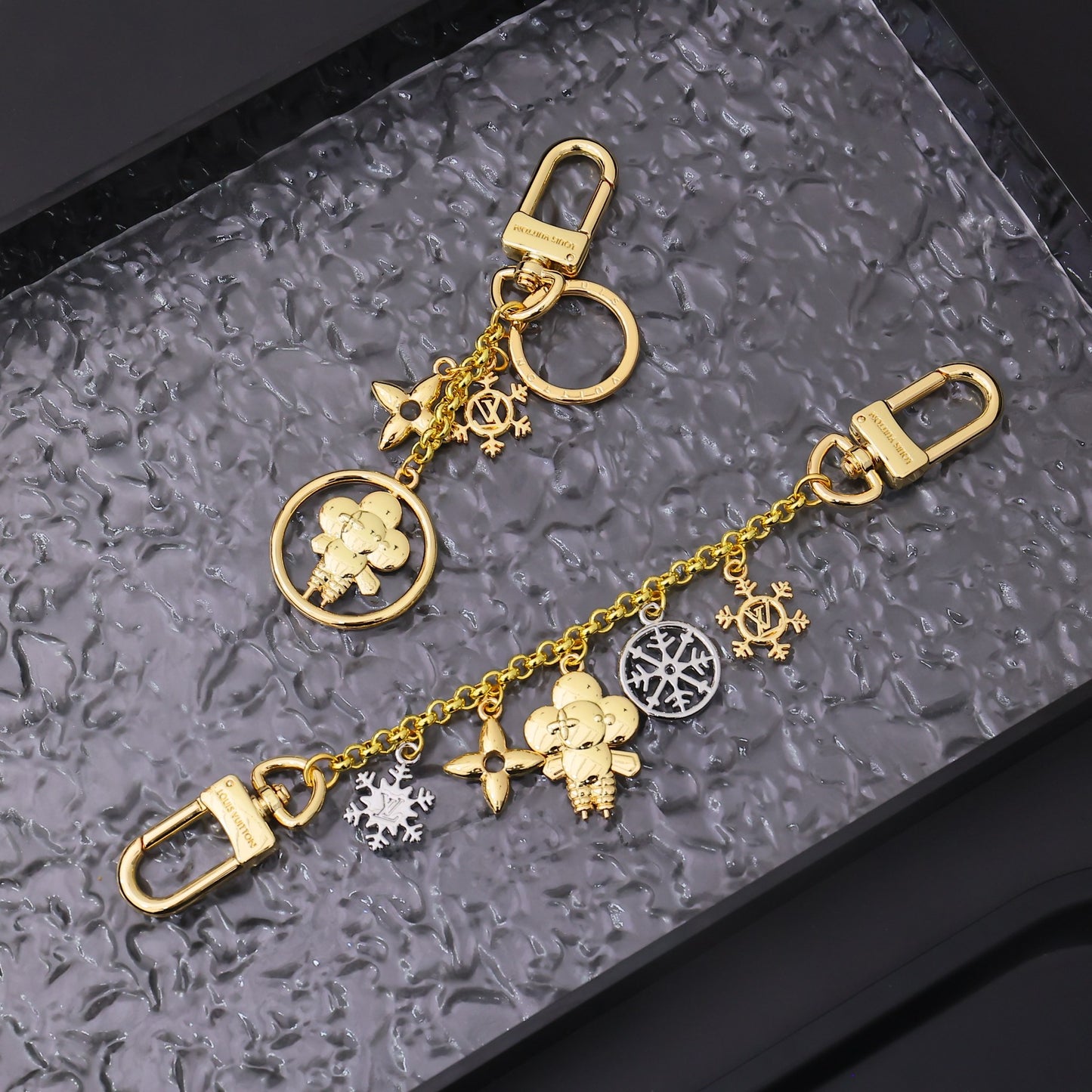 14E93ADE Stylish key closure