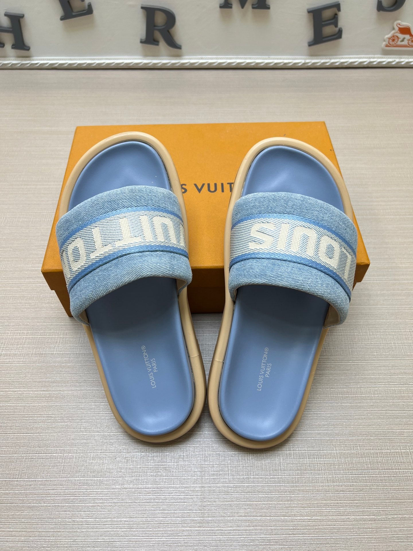 535ZE300ZDE Stylish Slippers