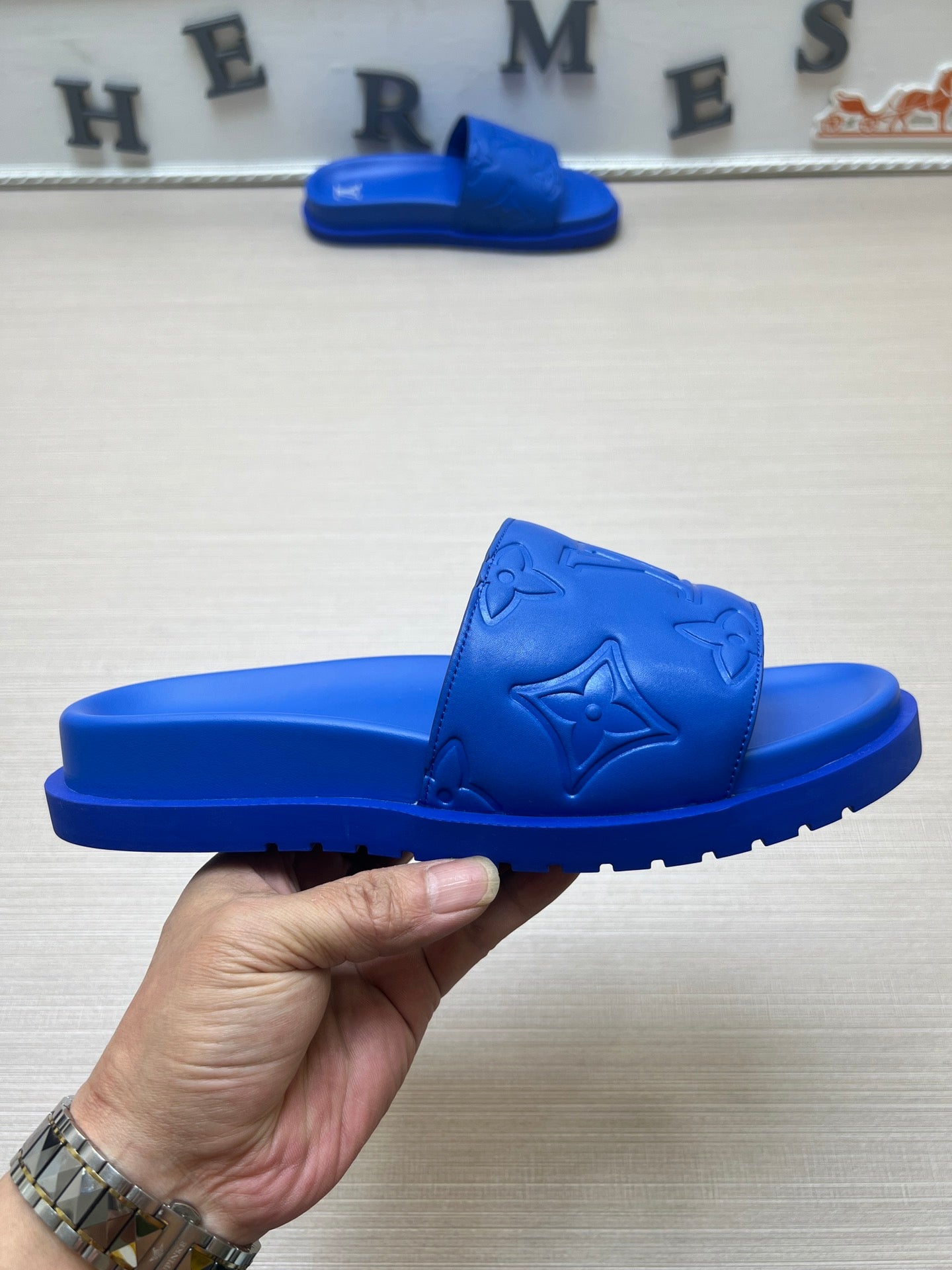 54E3ZDE Stylish slippers