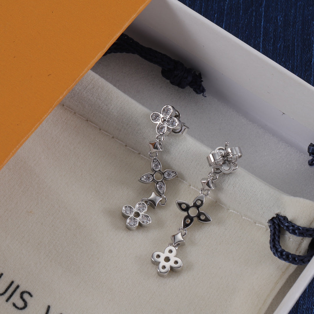 14E1099EDE Stylish Earrings