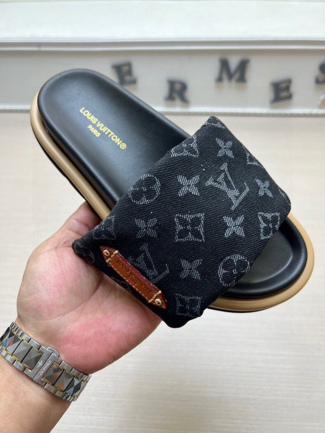 5QE8ZDE Stylish Slippers