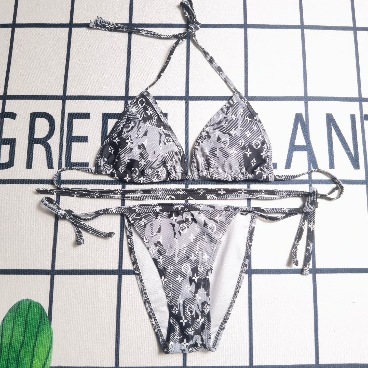 14E19YDE Stylish Bikini swimsuit