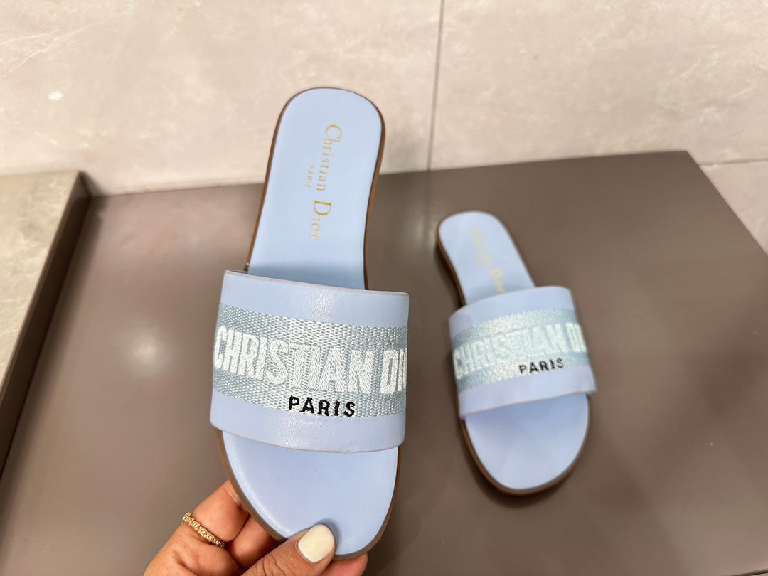 14D32ZDE Stylish slippers