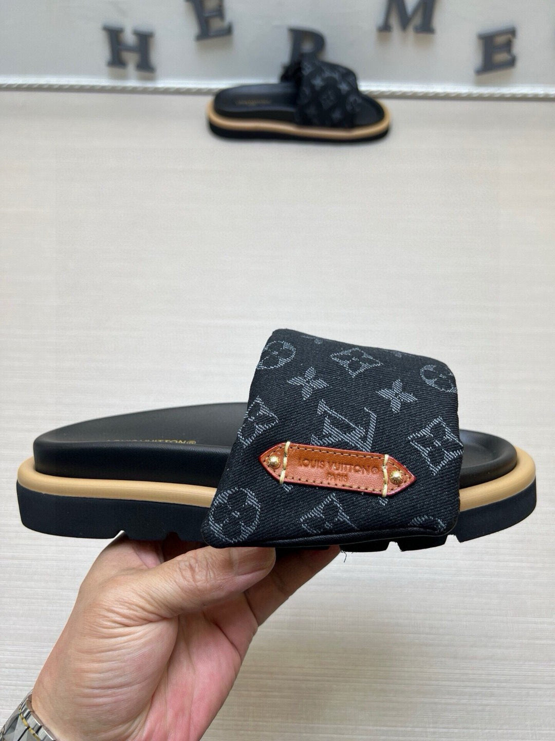5QE8ZDE Stylish Slippers