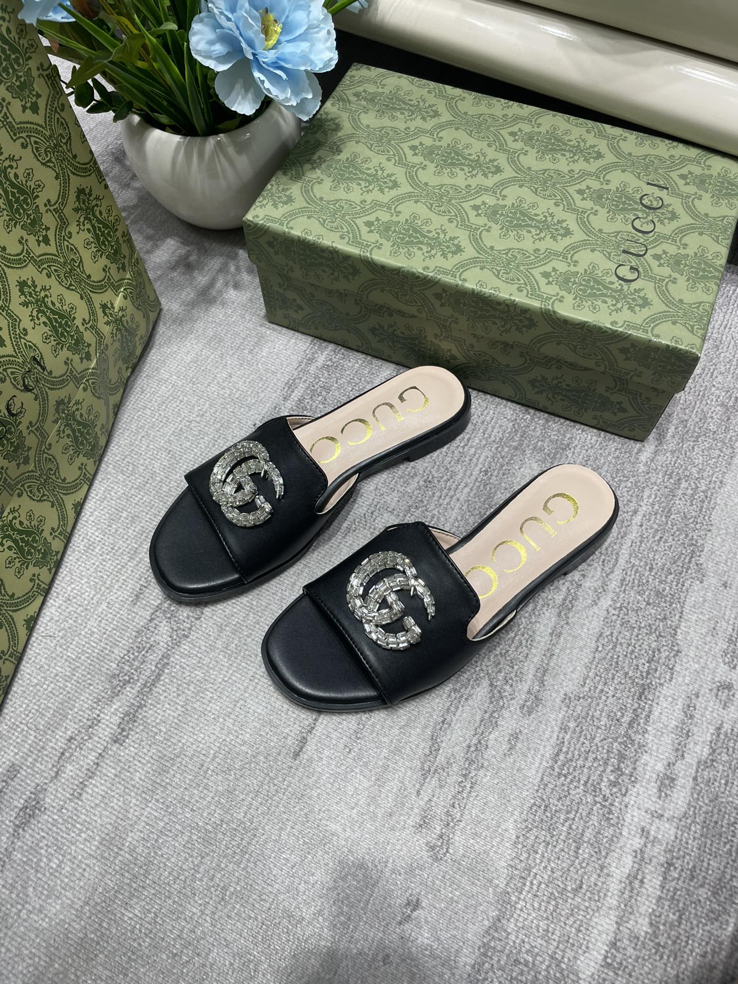 14B30ZDE Stylish slippers
