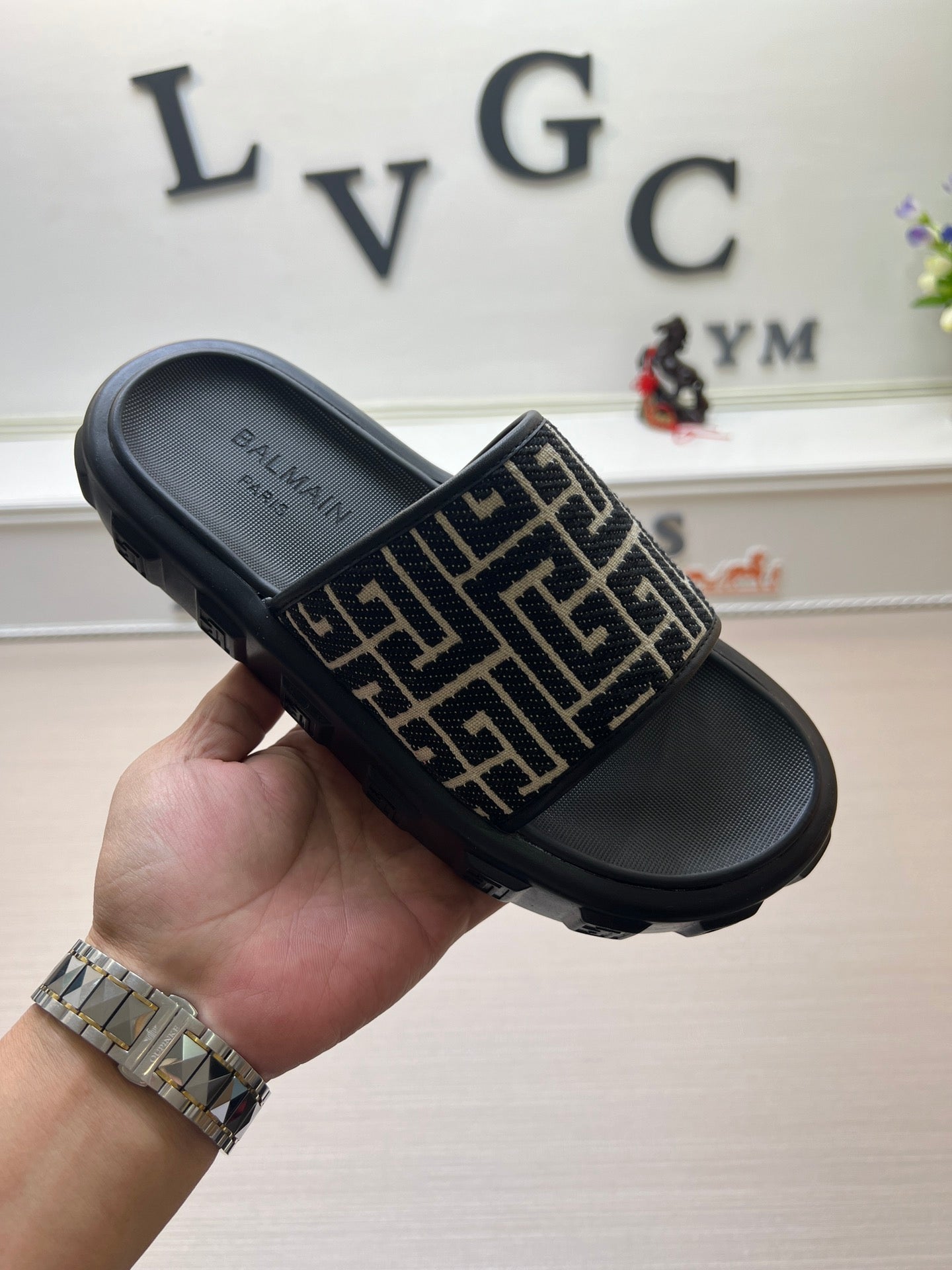 54A110ZDE Stylish slippers