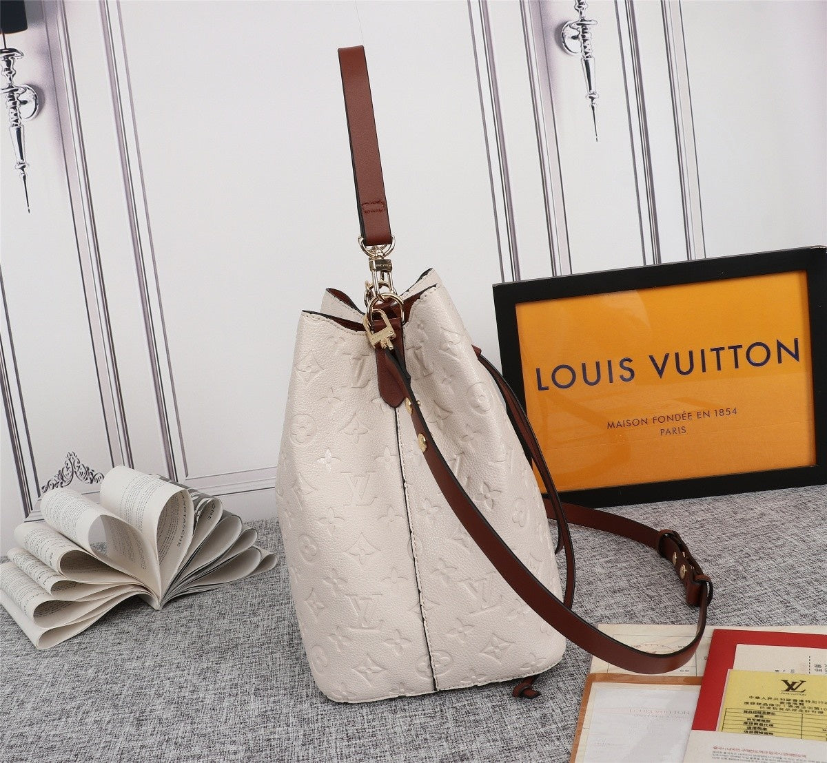 2XE60BDE Stylish leather bag