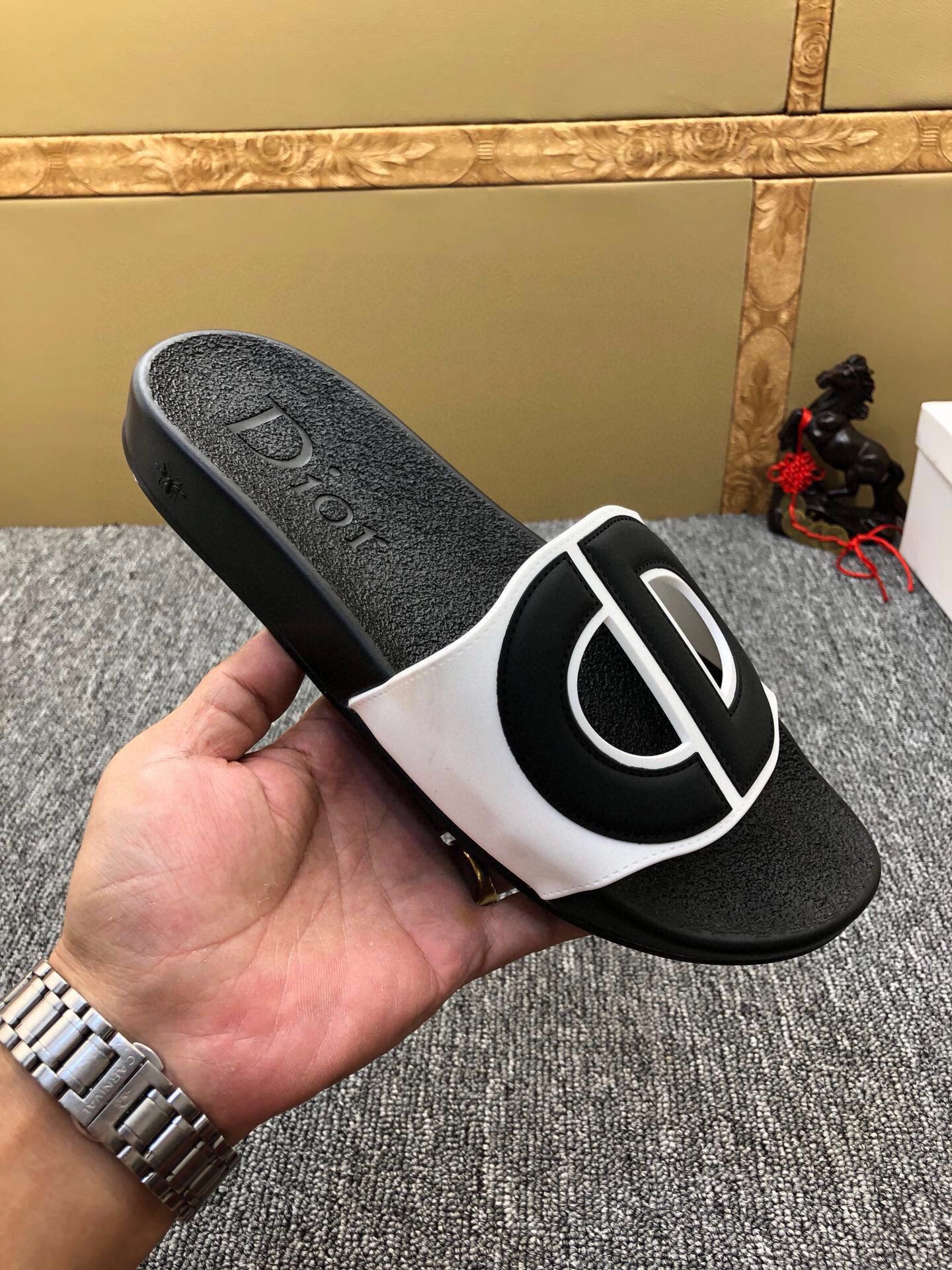 54D51ZDE Stylish slippers