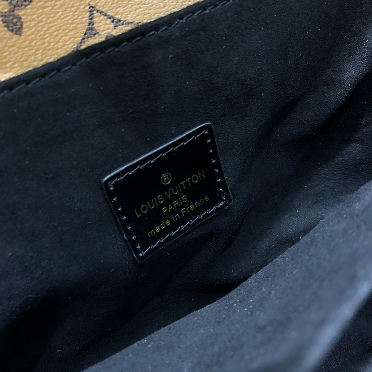1E65BDE Stylish leather bag