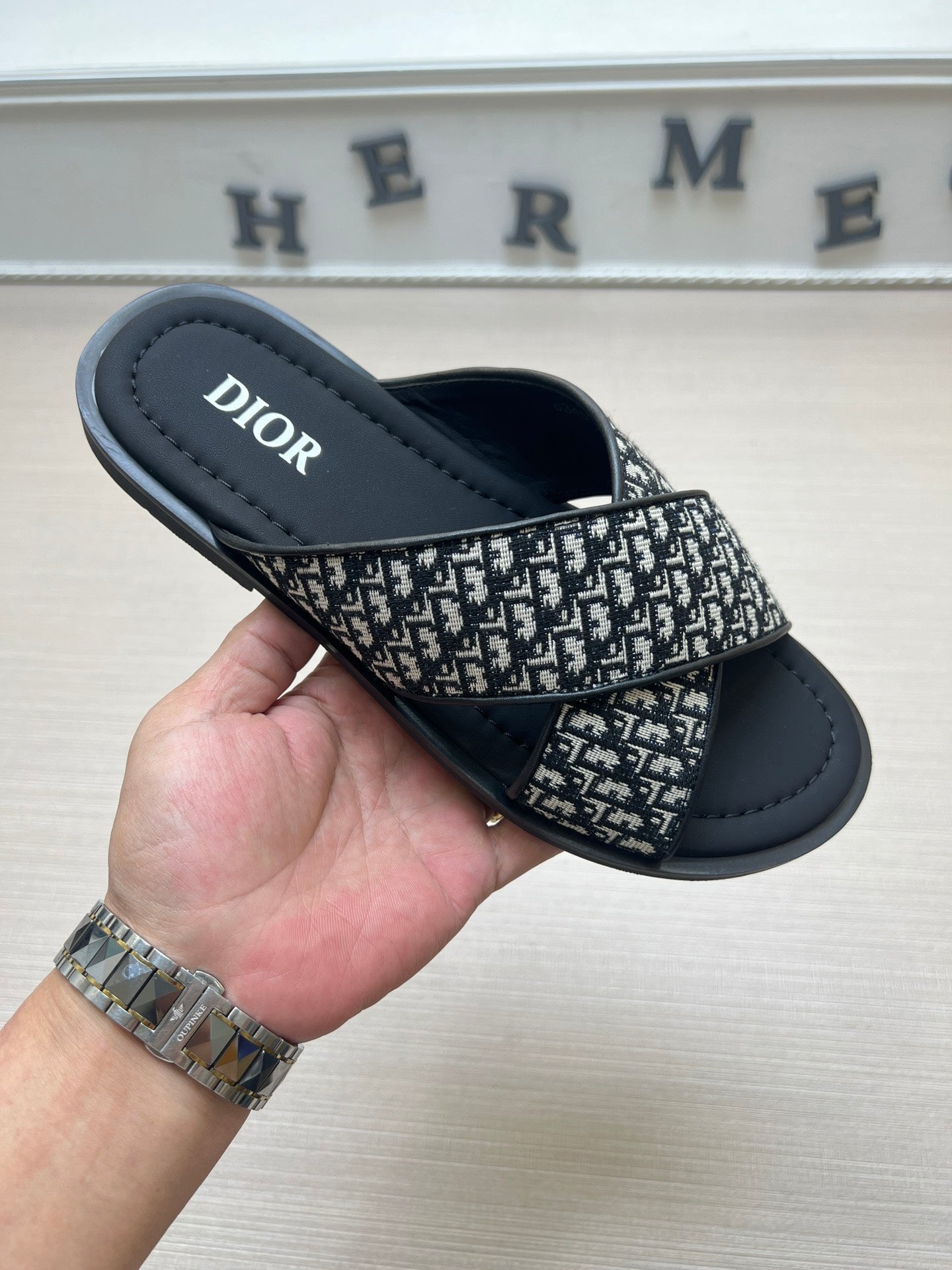 54D81ZDE Stylish slippers