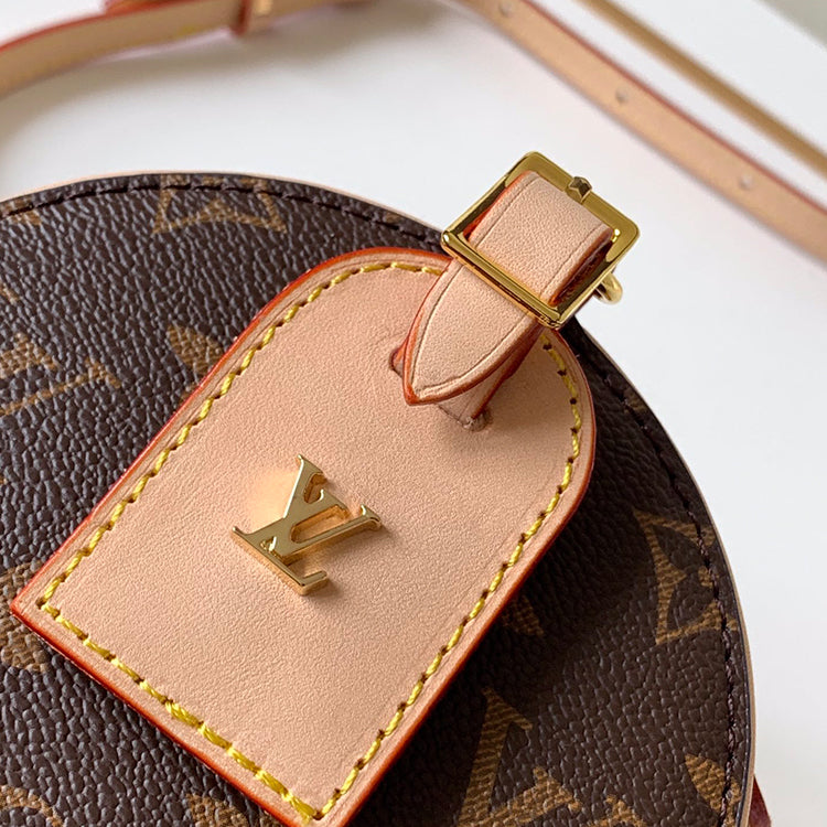 1E17BDE Stylish leather bag