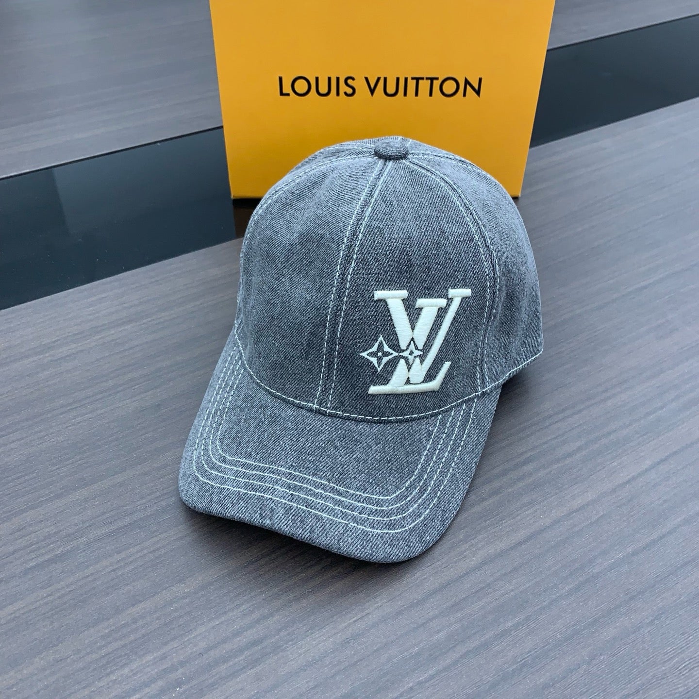 125ZE518MDE Stylish hats