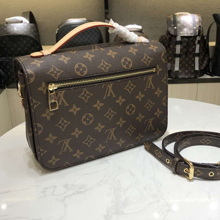 1E65BDE Stylish leather bag