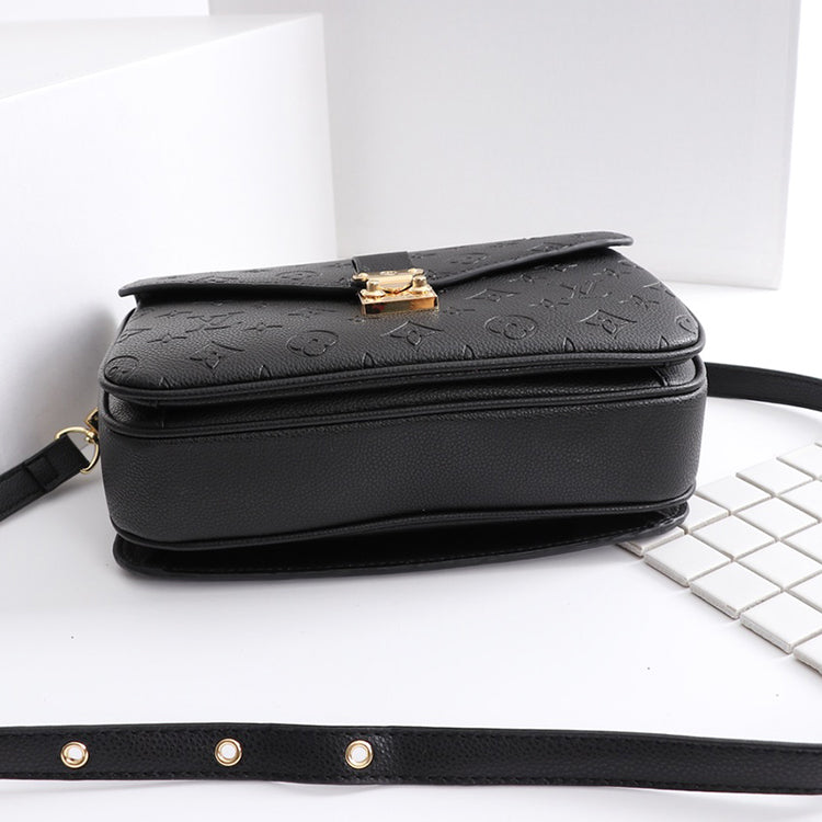 AE92BDE Stylish leather bag