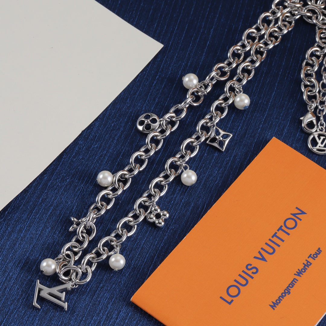 175RE32XDE Stylish Necklaces .
