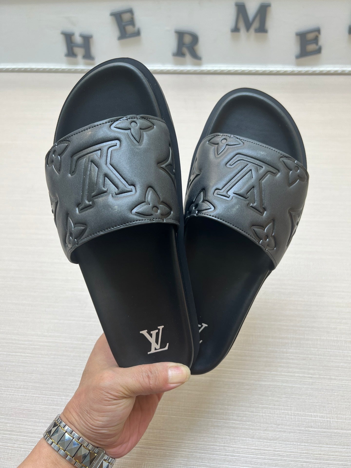 54E3ZDE Stylish slippers