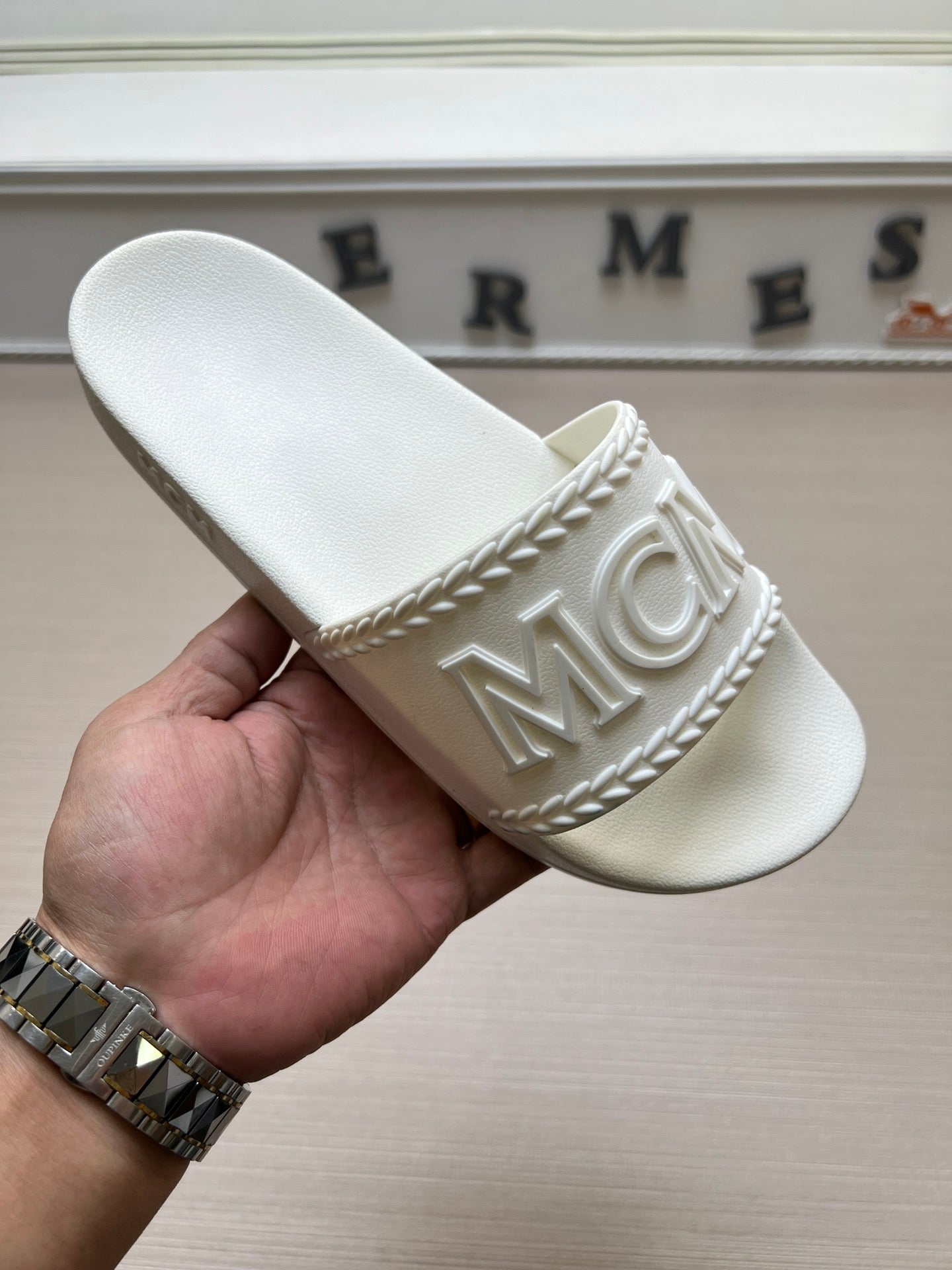 54M42ZDE Stylish slippers
