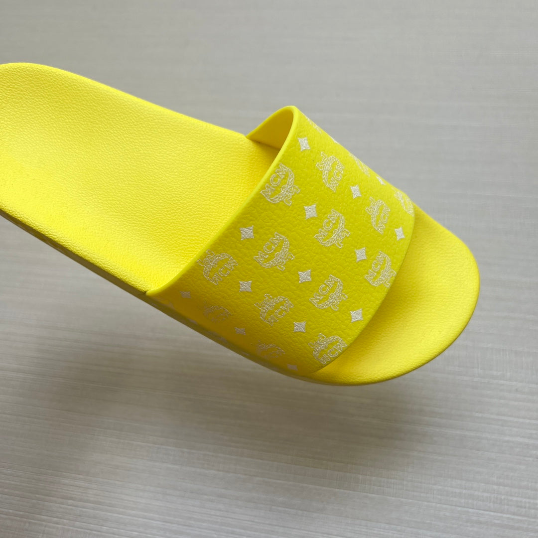 54M47ZDE Stylish slippers