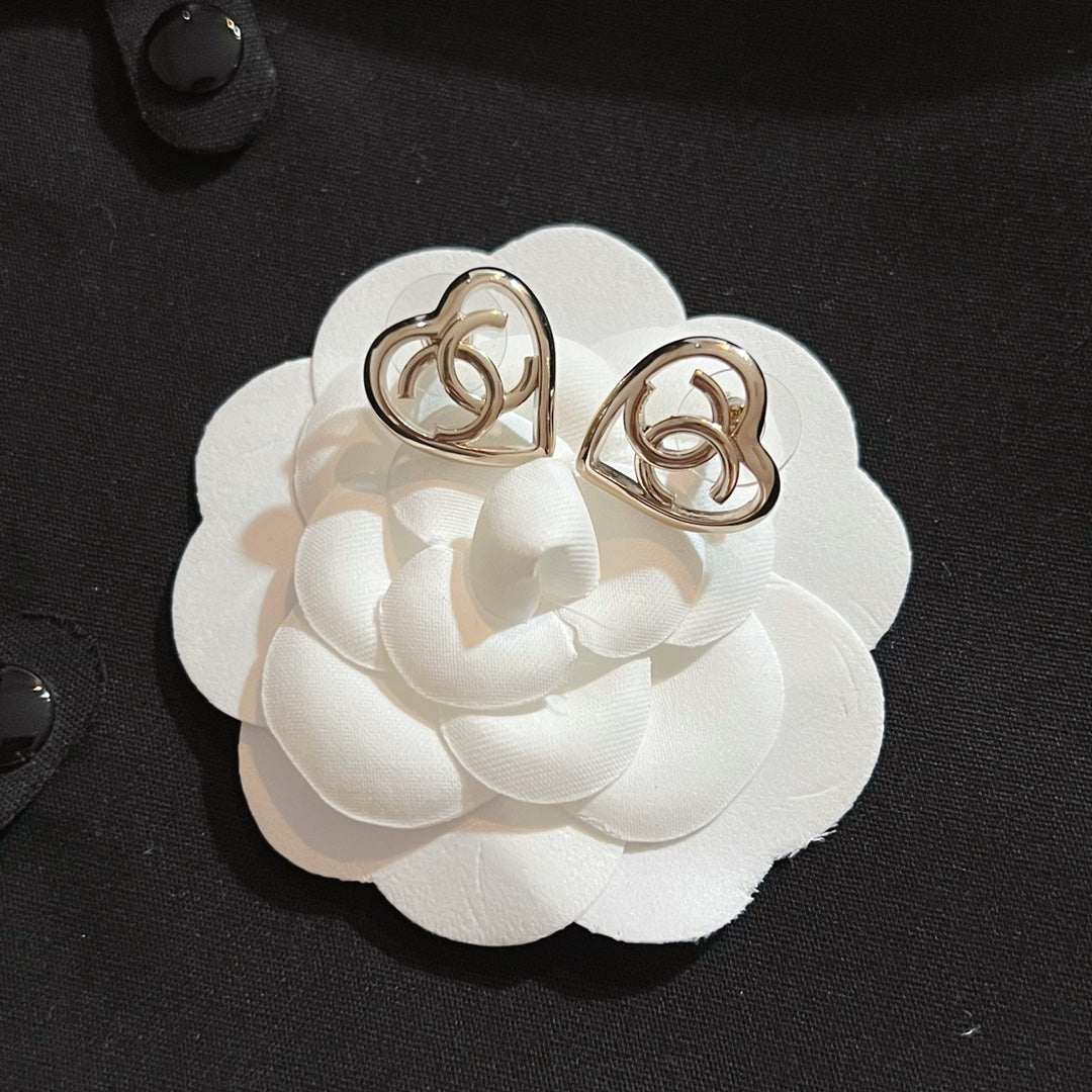 14C218EDE Stylish Earrings