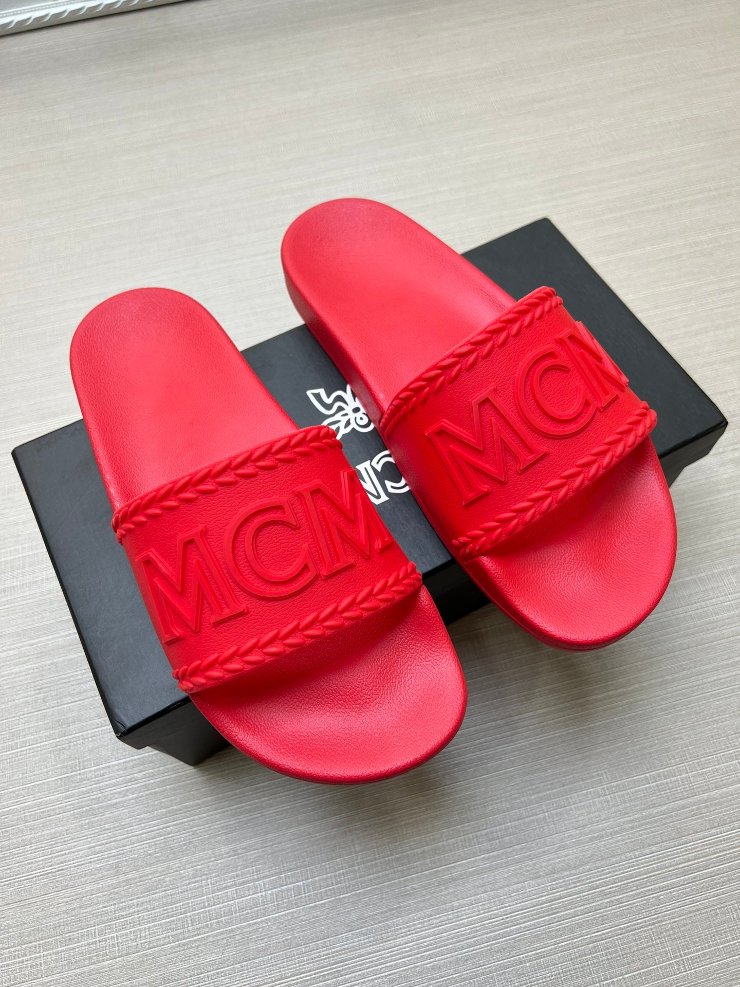 54M42ZDE Stylish slippers