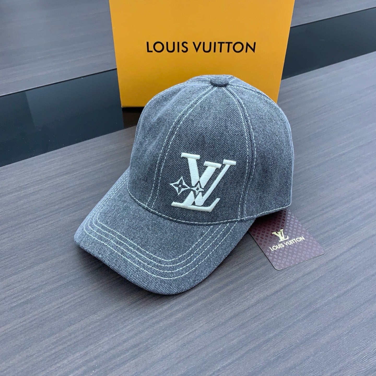 125ZE518MDE Stylish hats