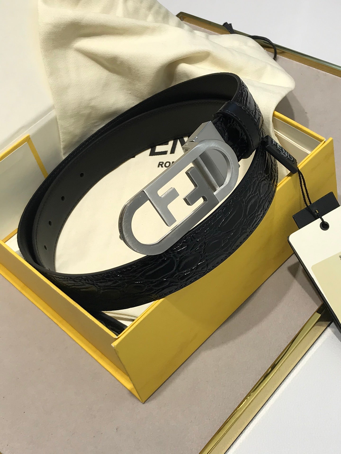 14F91PDE Stylish High quality belt With full package