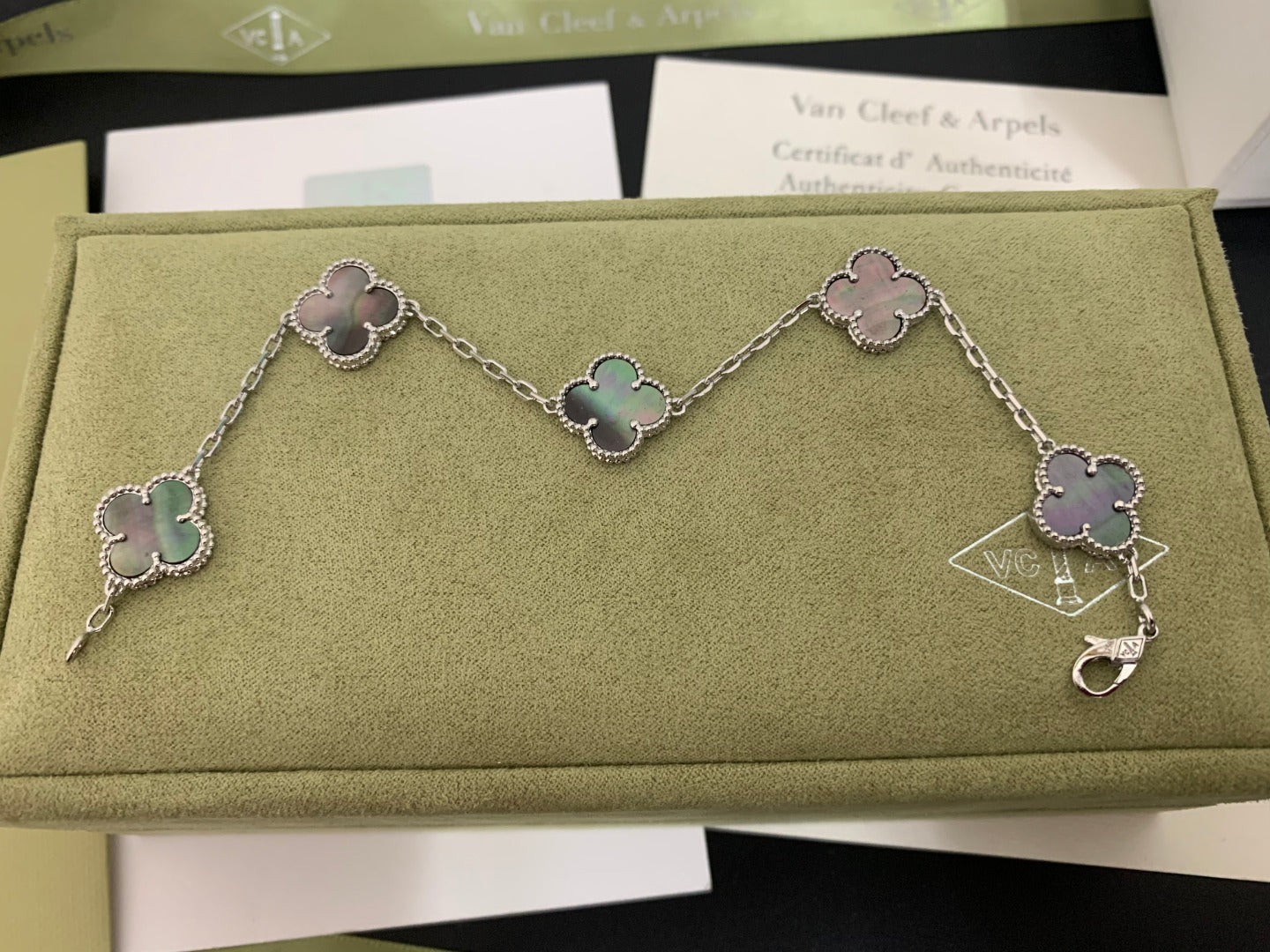 5XVA180KDE Stylish bracelets 5 flowers normal size1.5cm flower