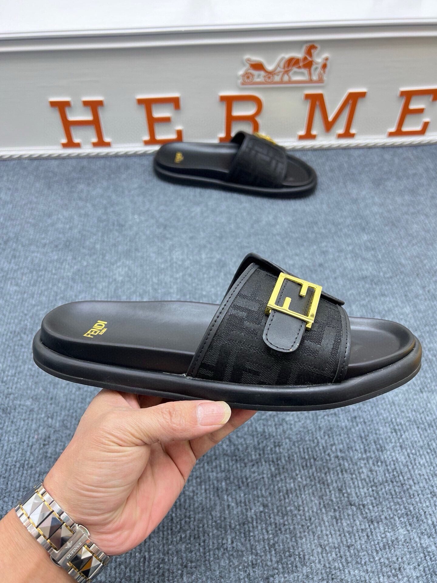 54F37ZDE Stylish slippers