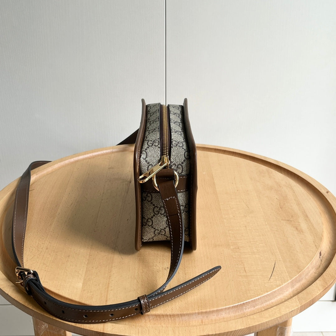 155NB81BDE Stylish leather bag