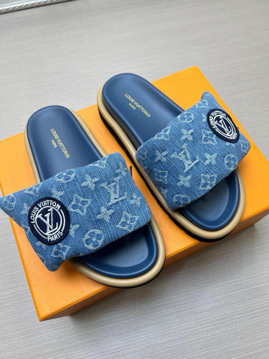 5QE7ZDE Stylish Slippers