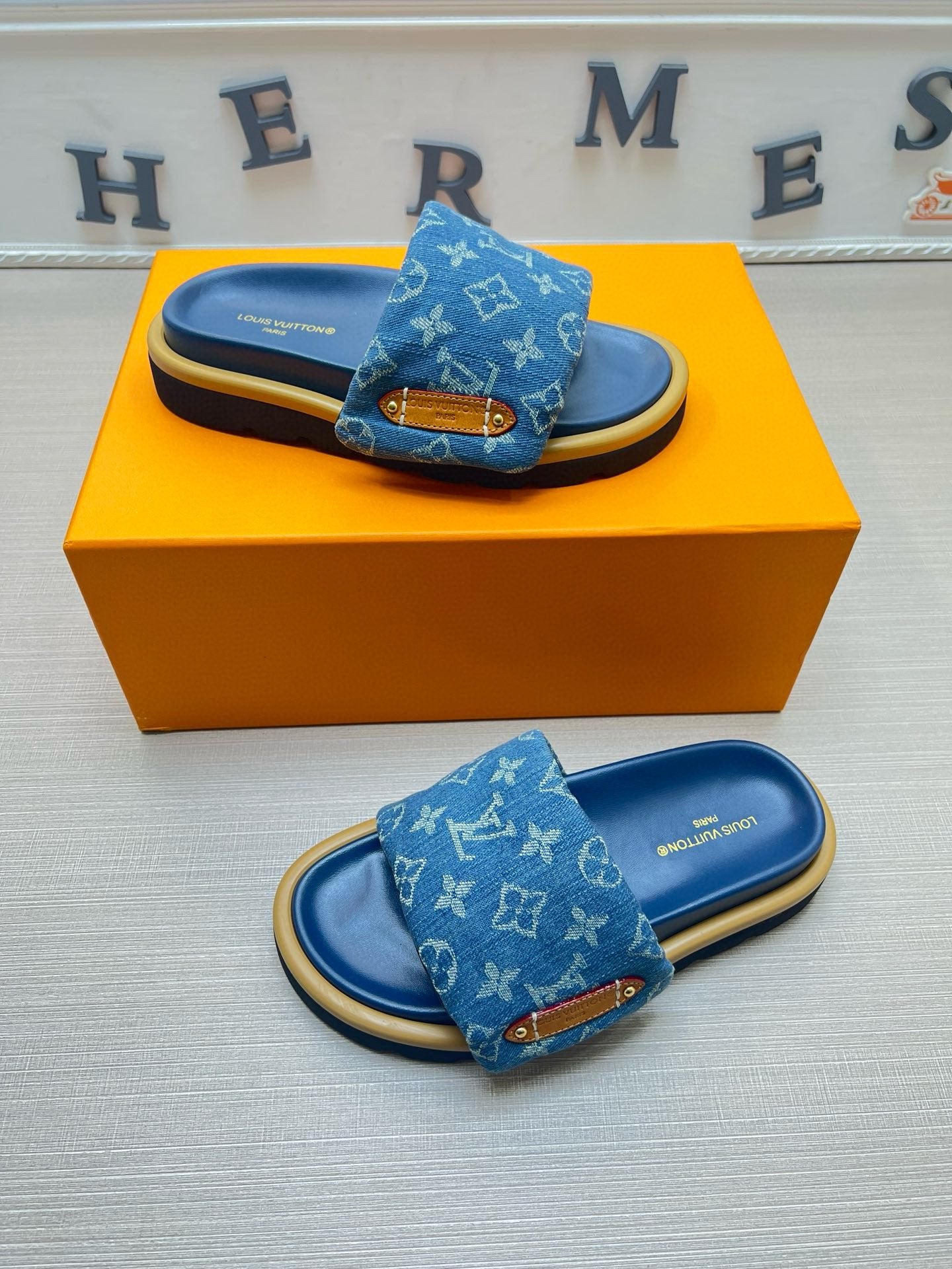 54E100ZDE Stylish slippers Sole thickness 5cm