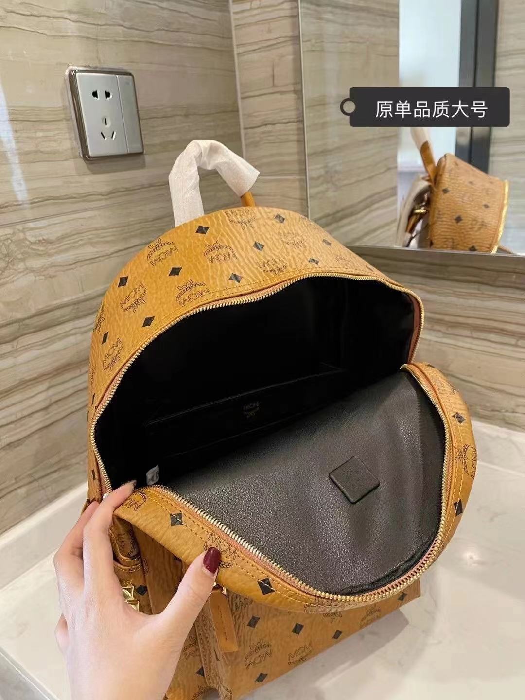 2XM332BDE Stylish leather bag