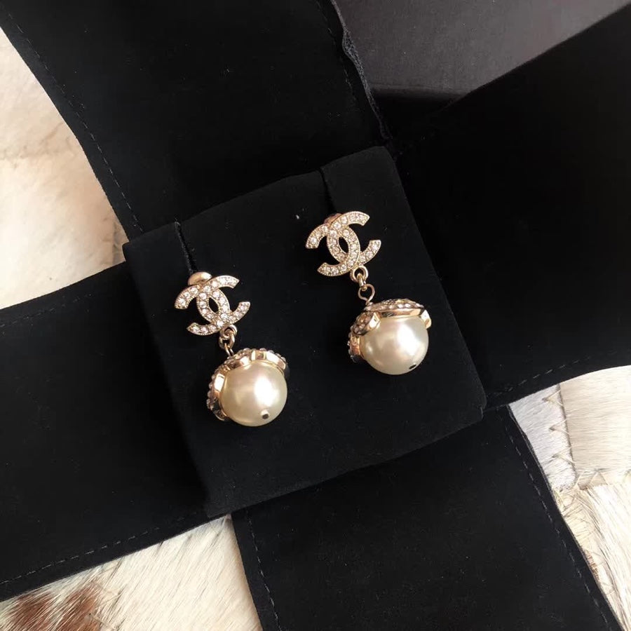 1NC42EDE Stylish Earrings