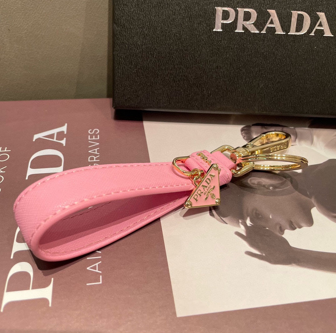 14PD55ADE Stylish key closure
