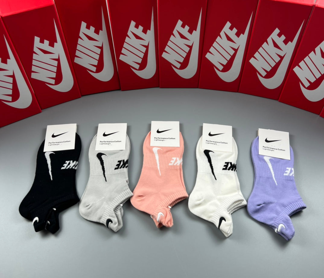235QA69SDE Stylish socks(5 pairs )