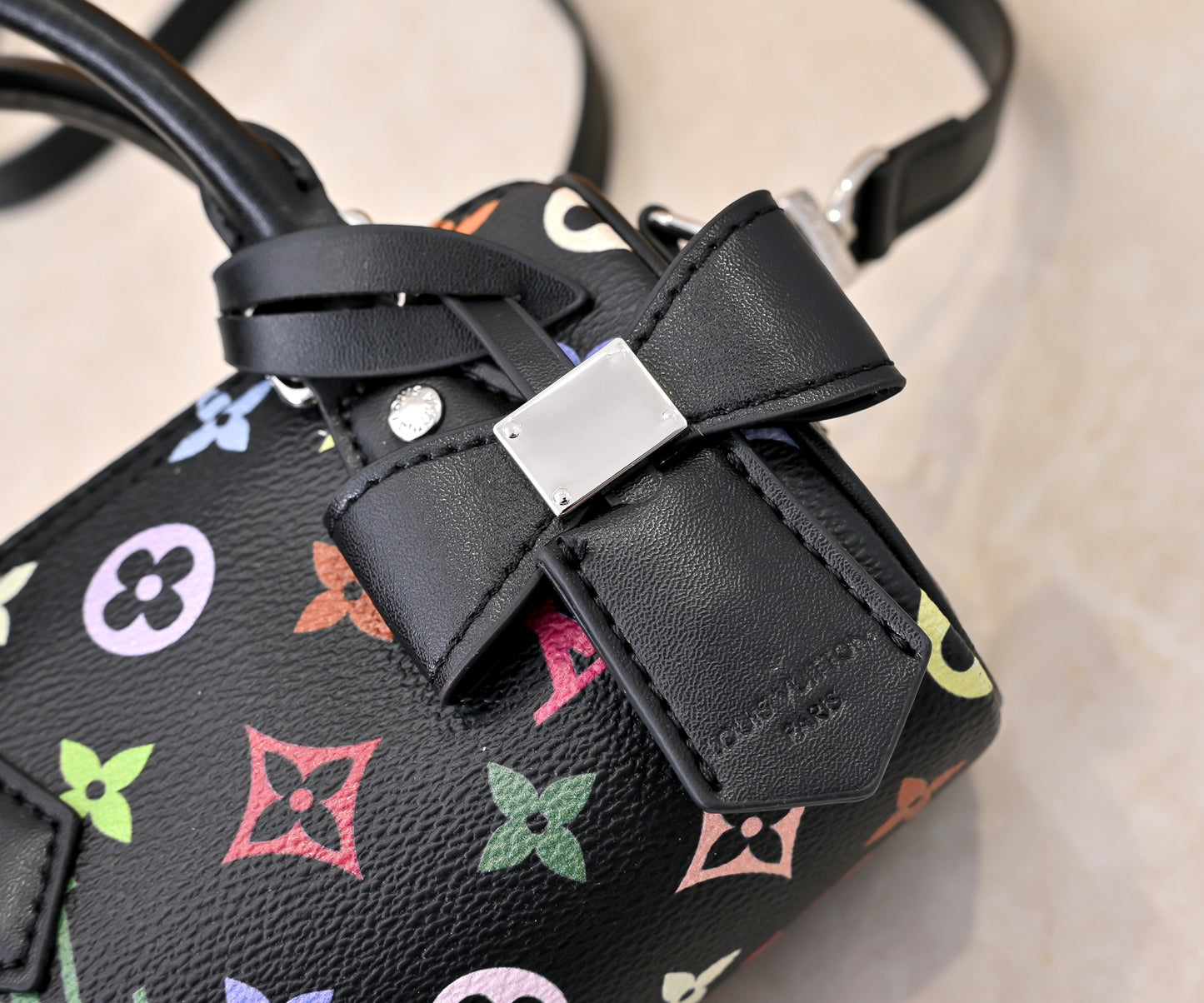 175XE2BDE Stylish leather bag