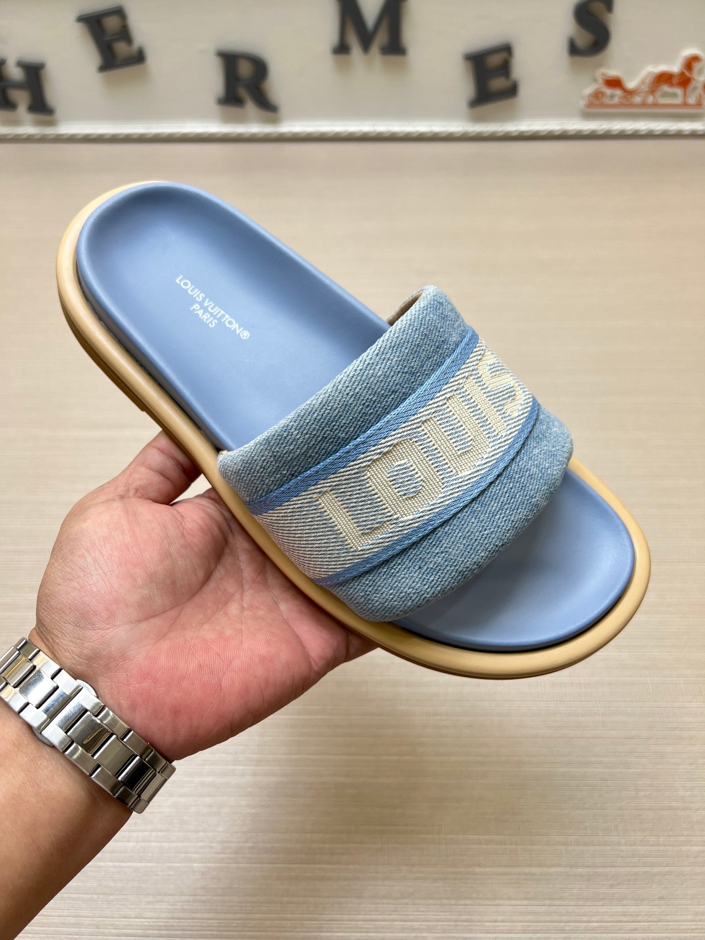 535ZE300ZDE Stylish Slippers