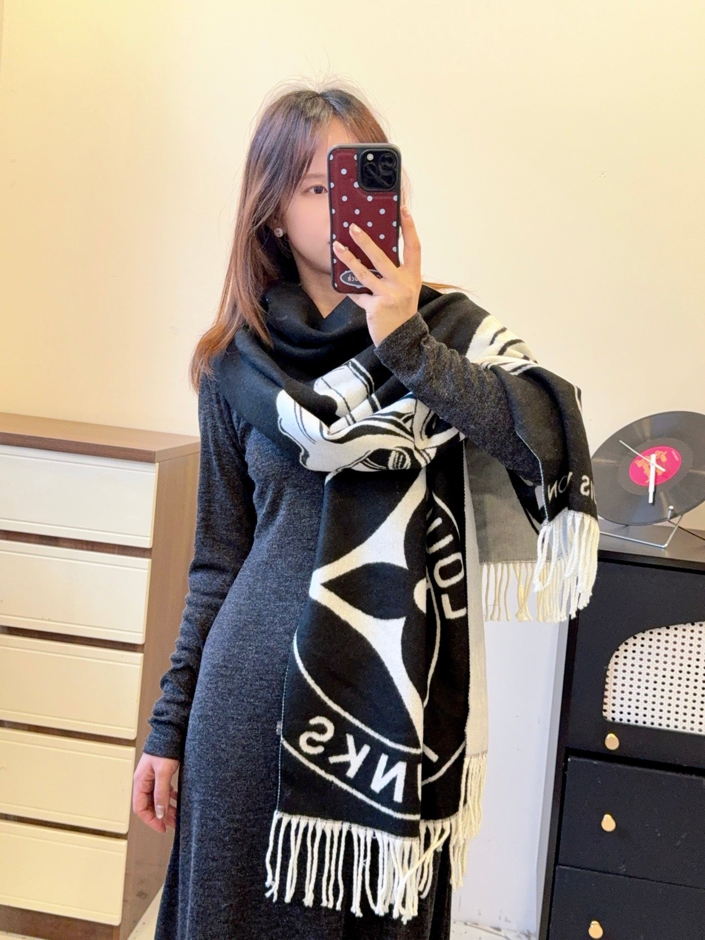 175RE3WDE Stylish Winter Scarves