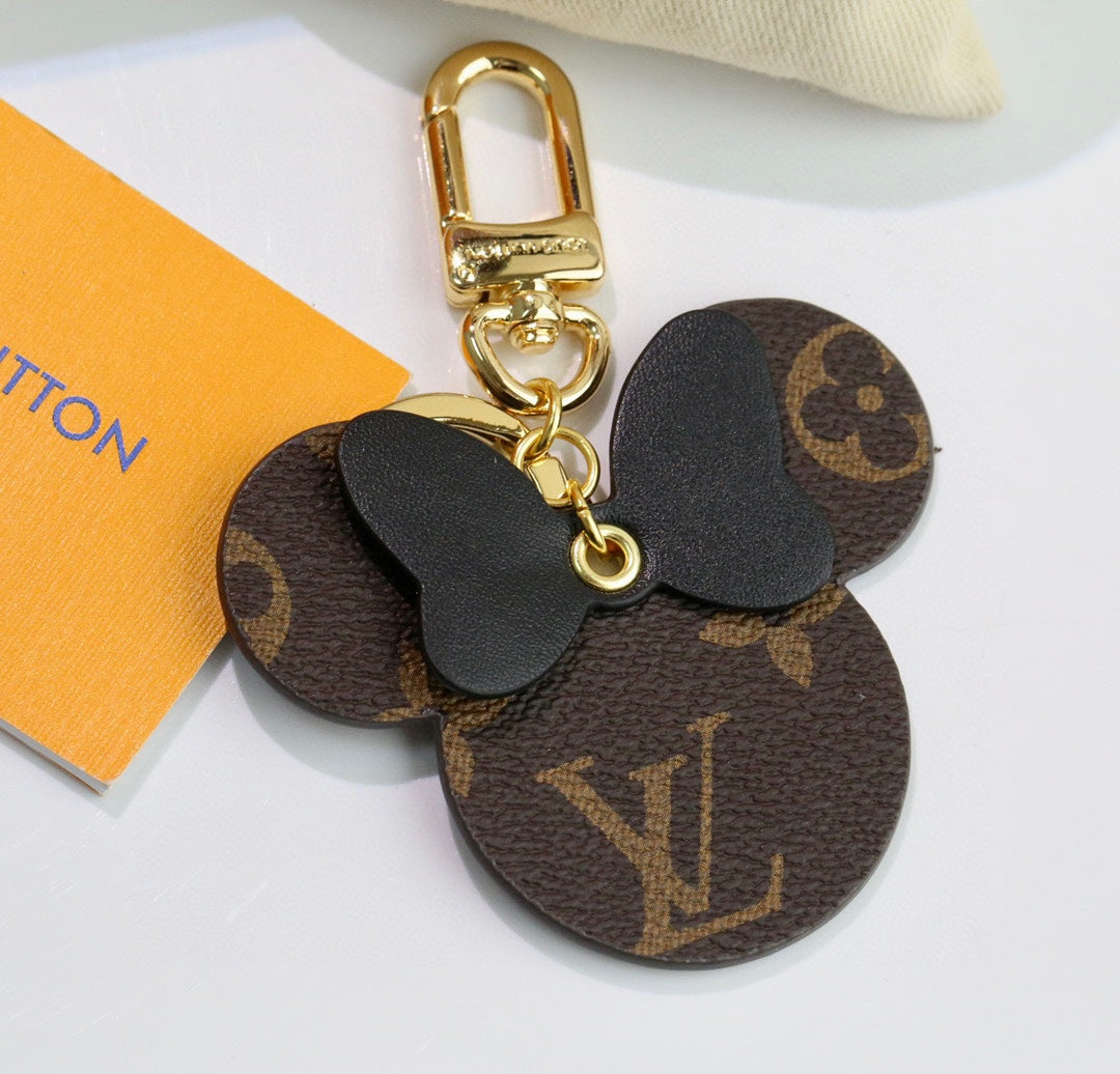 3RE13ADE Stylish key closure