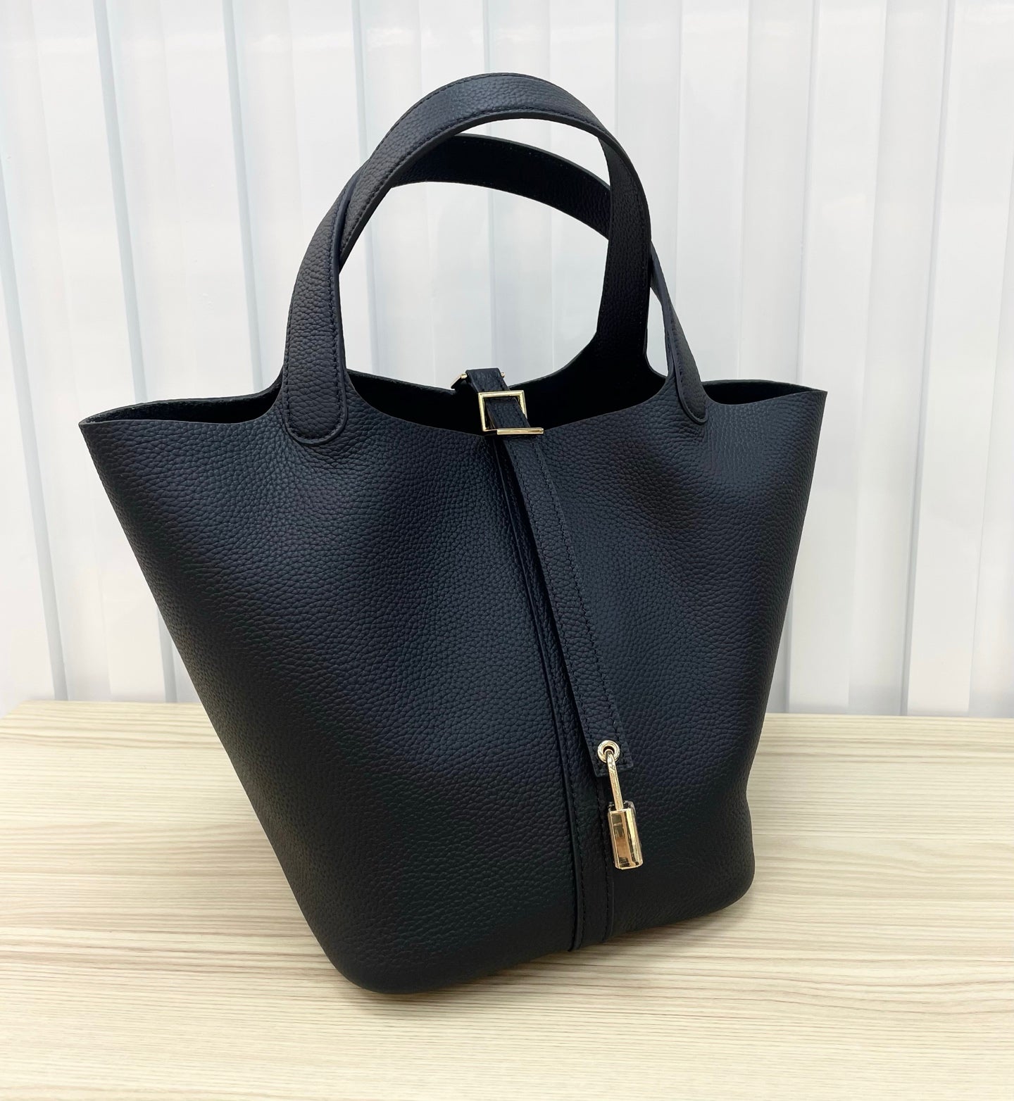 15RH5BDE Stylish leather bag