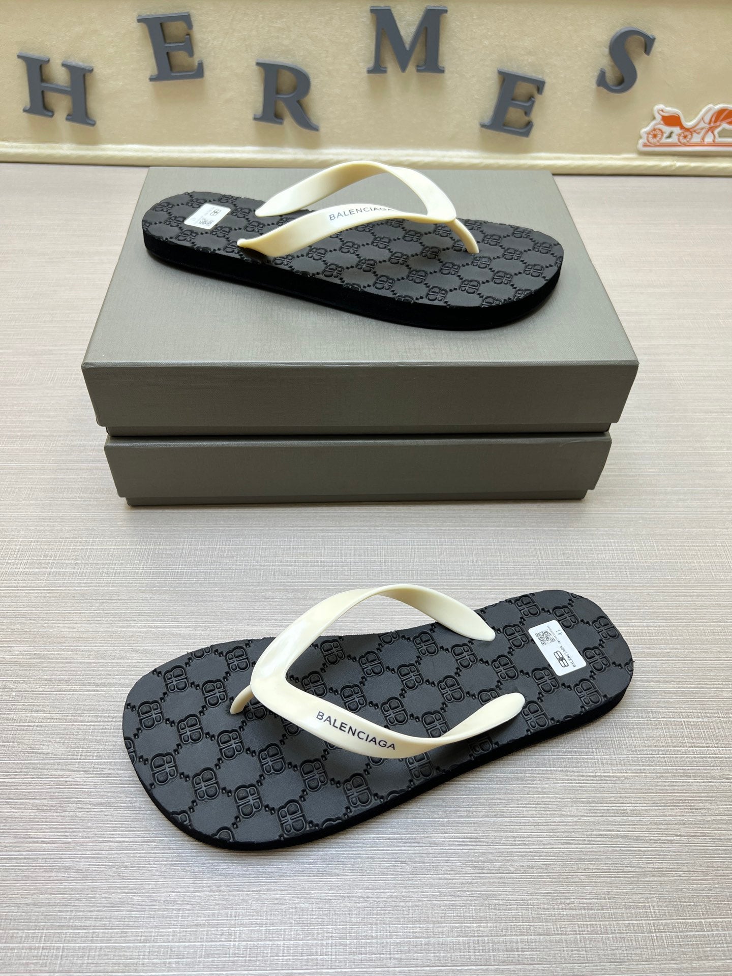 5QB16ZDE Stylish Slippers