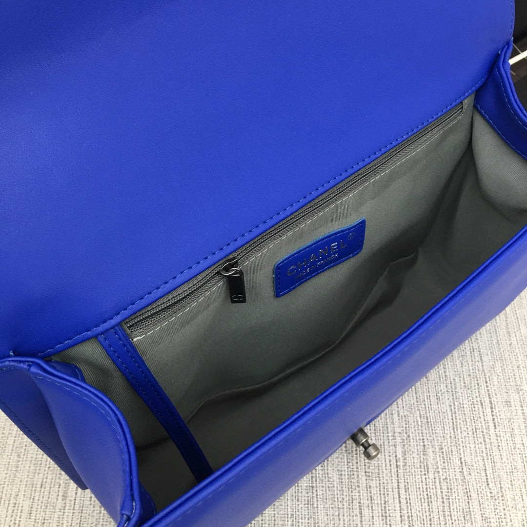 5C60BDE Stylish leather bag