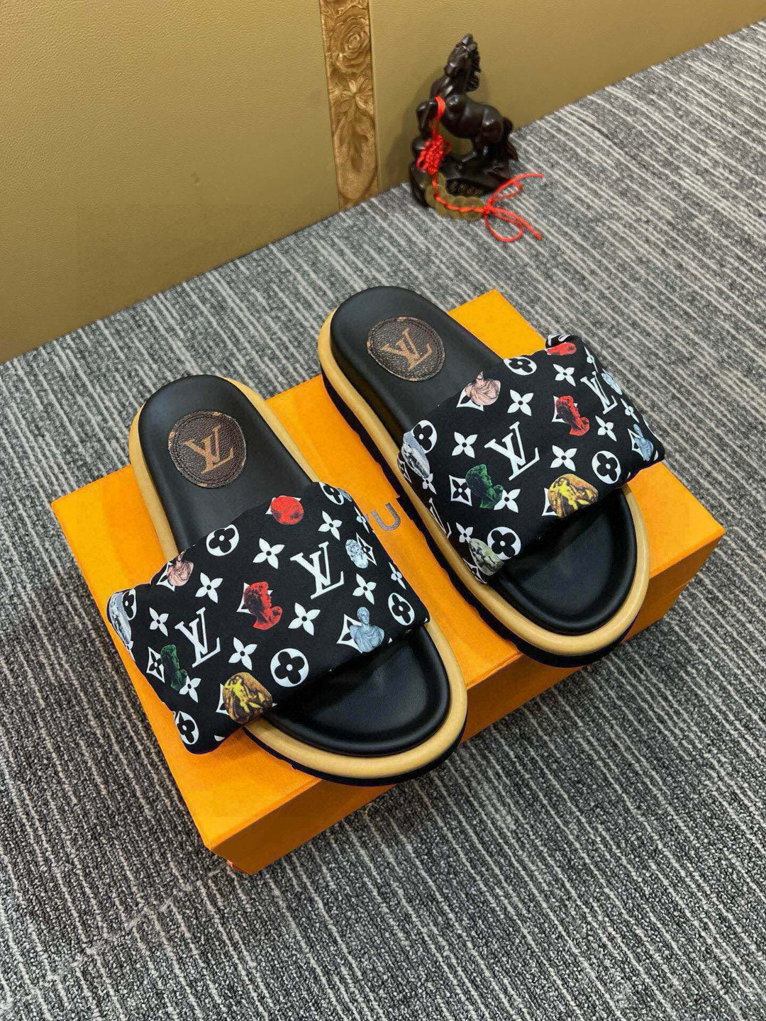 5QE12ZDE Stylish Slippers