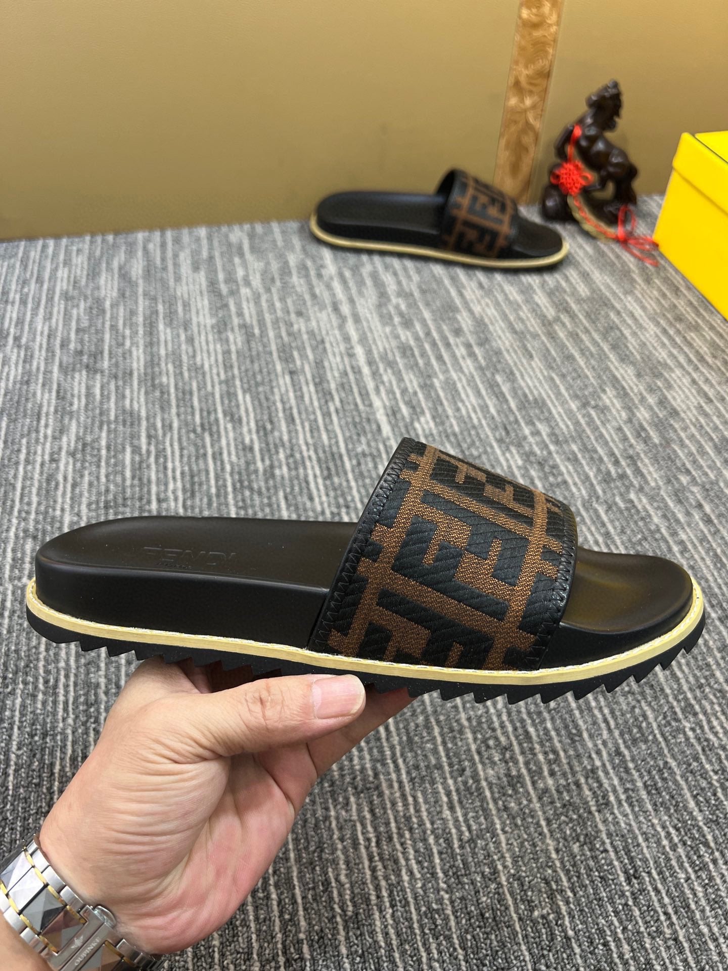 5XF105ZDE Stylish Slippers